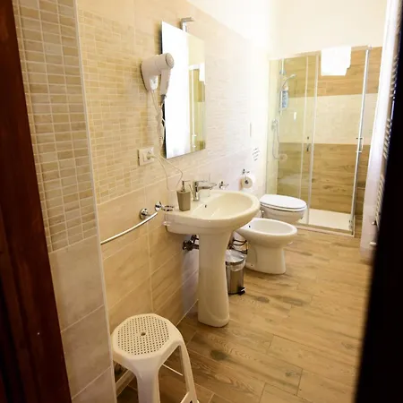 Le Navi 3* אורטונה