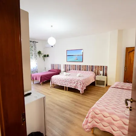 Le Navi לינה וארוחת בוקר 3*