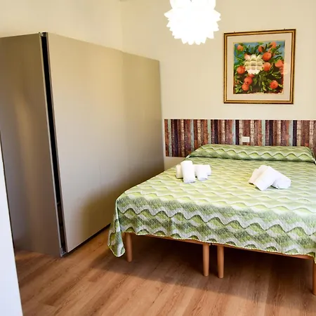 לינה וארוחת בוקר Le Navi