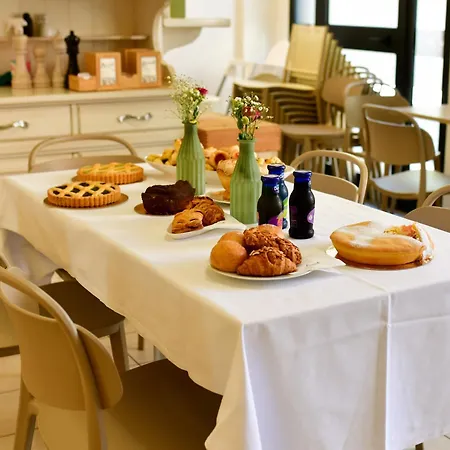 לינה וארוחת בוקר Le Navi